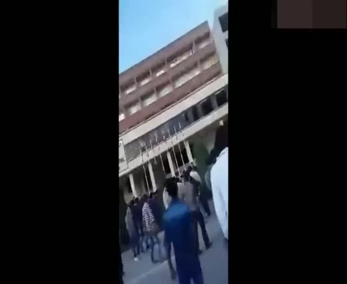İran'da Kürtler ayaklandı