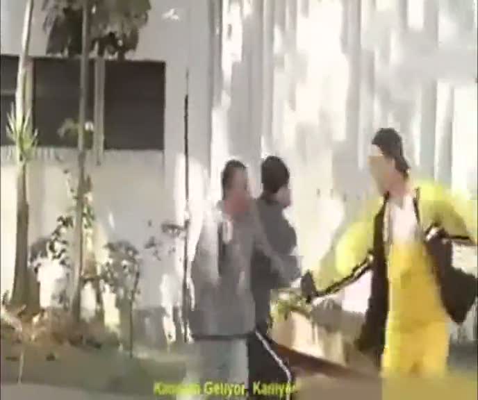 Korkudan bayıltan kamyon şakası