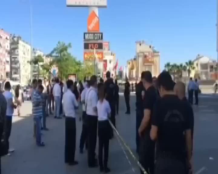 Antalya'da AVM'de yangın çıktı.