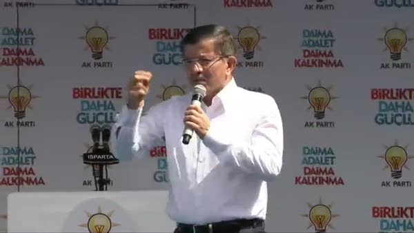 Başbakan Davutoğlu '' Meydan okuyorum Türkiye'nin her meydanına gitsinler halkla kucaklaşsınlar sonra bize milliyetçilik taslasınlar ''