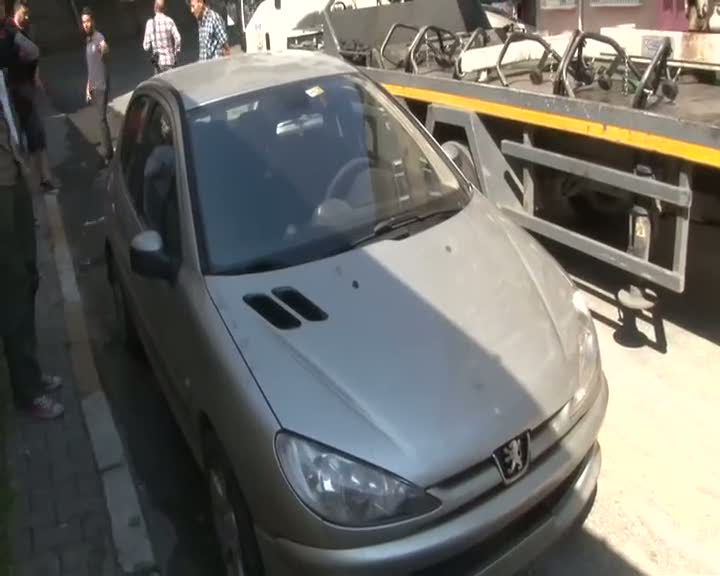 Terk edilmiş otomobilde uzun namlulu silah bulundu