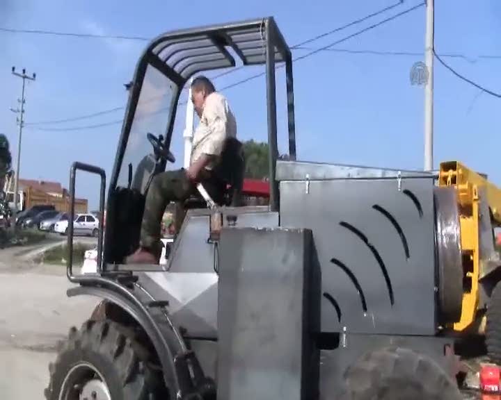 Tek başına traktör üretiyor