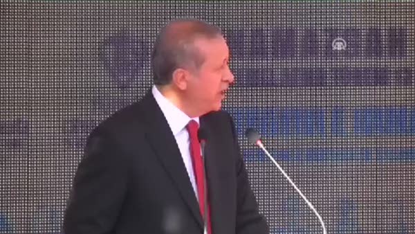 Cumhurbaşkanı Erdoğan tercümanın imdadına yetişti