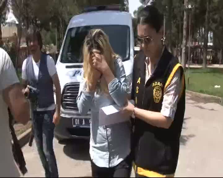 İkiz kardeşine fuhuş yaptıran kadına suçüstü