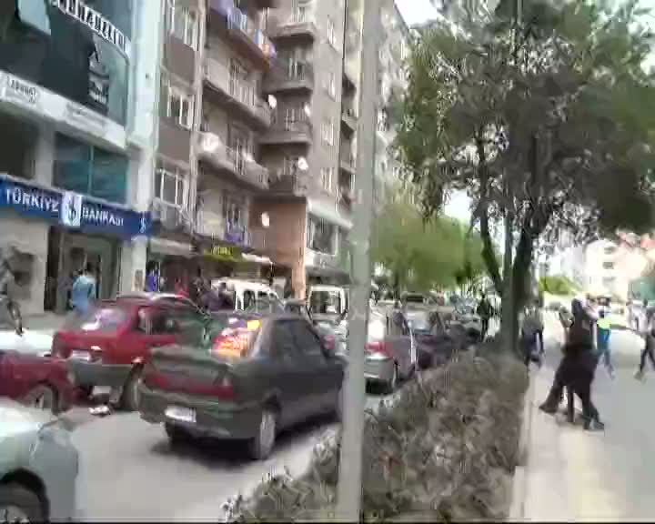 Selahattin Demirtaş'a mitingde protesto şoku