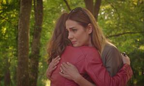 Asiye, Mine ile vedalaşıyor