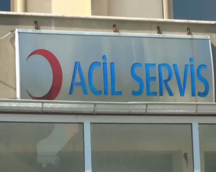 Lastiği patlayan minibüs takla attı 4'ü çocuk 12 yaralı