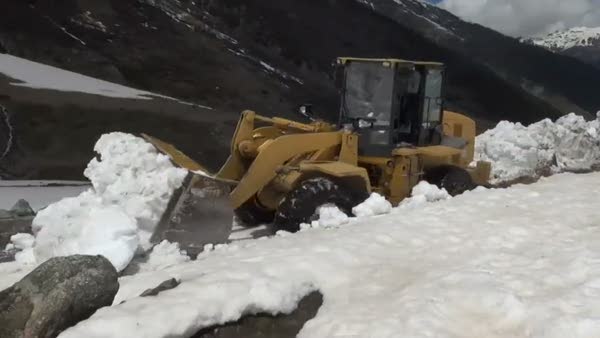 Rize'de karla mücadele devam ediyor