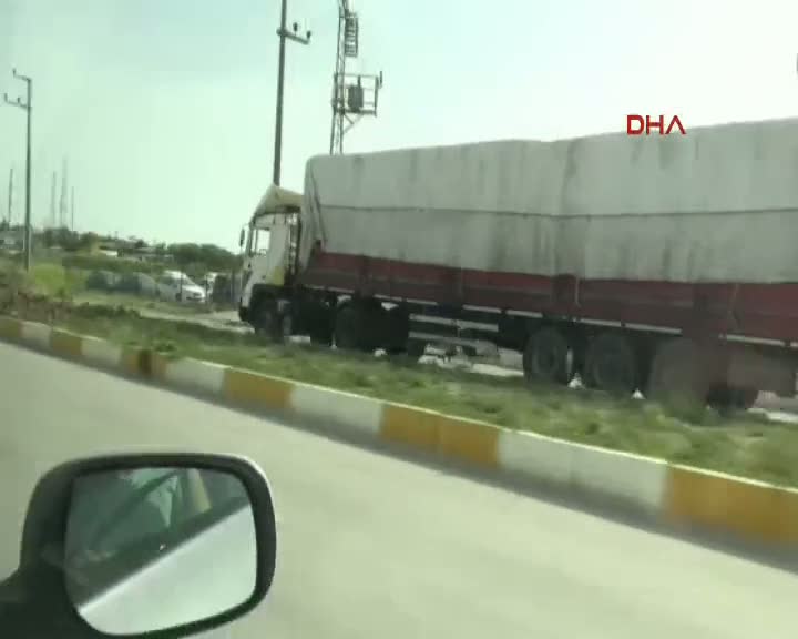Saman yüklü TIR'da 87 bin paket kaçak sigara