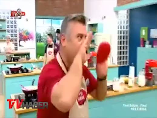 Demet Akalın'ı gören yarışmacı ağladı