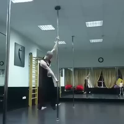 Boşlukta yürüyen adam