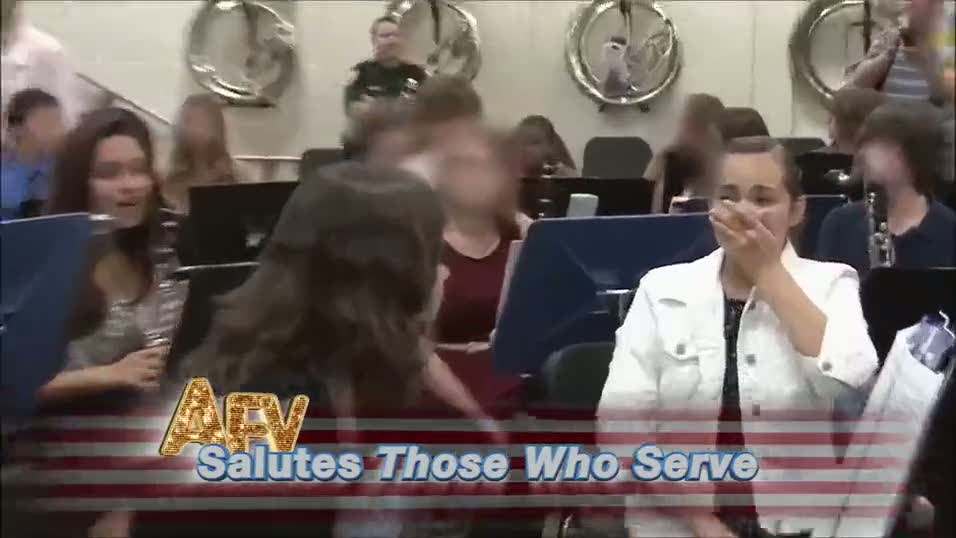 Askerlerin annelere ve eşlerine sürprizleri