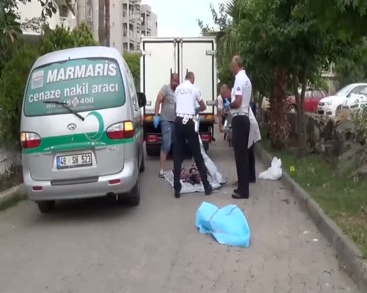 Yaşlı kadın kamyonetin altında can verdi