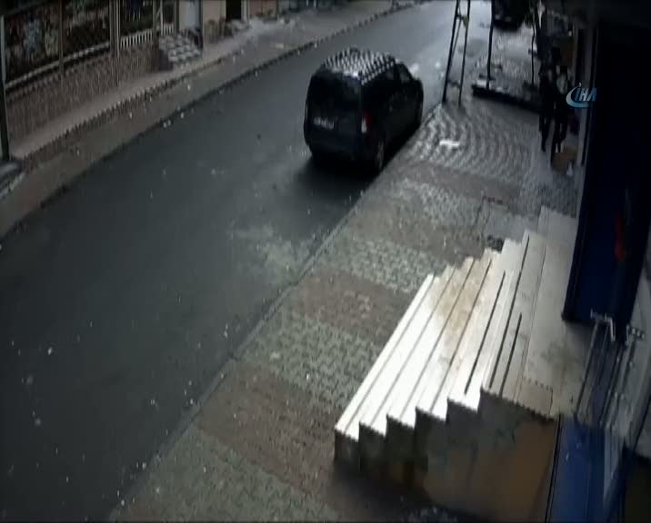 Tüfekli soygun çetesi güvenlik kamerasında