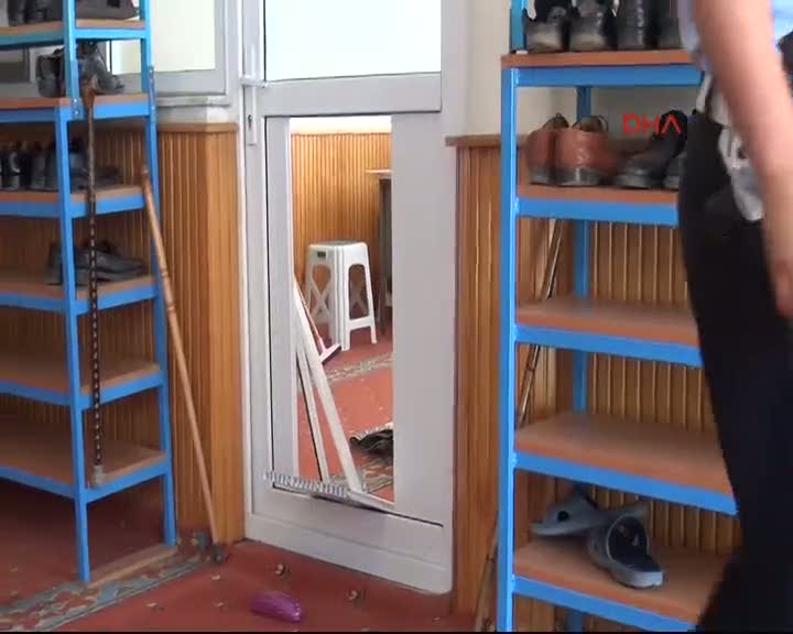 Caminin ses sistemini çaldılar