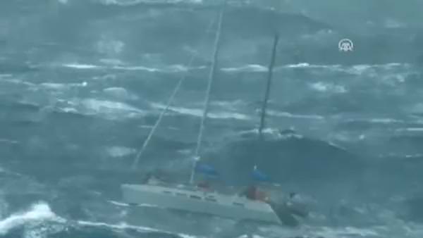 Türk gemisi, Atlantik'te mahsur kalan denizcileri kurtardı