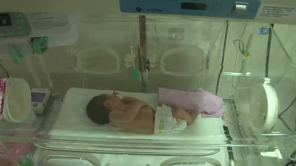 Yeni doğan bebeğini hastanede bırakıp kaçtı