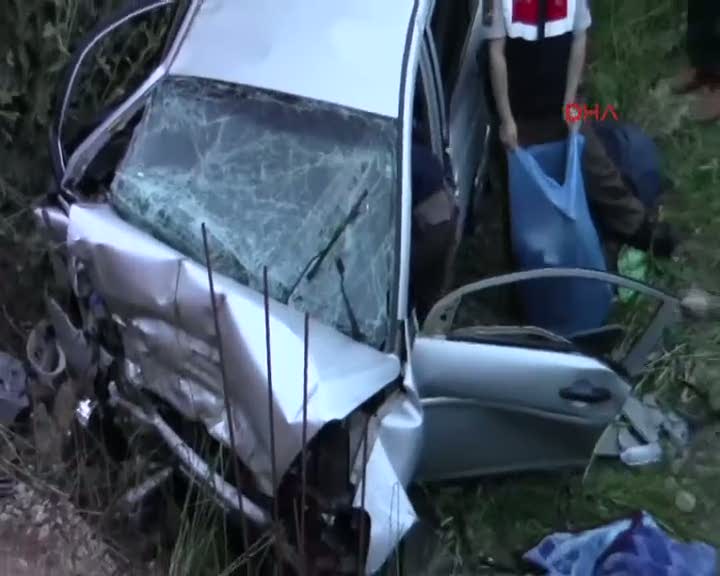 Otomobil şarampole yuvarlandı 3 ölü