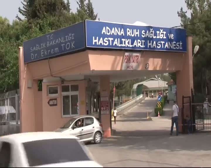 Babasını öldüren ünlü sanatçı 4 kez intihar girişiminde bulunmuş