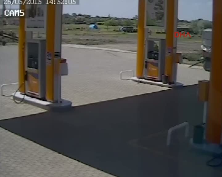 Kamyon motosikleti böyle çiğnedi