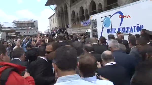 Cumhurbaşkanı Erdoğan Cuma namazı çıkışında vatandaşlara seslendi