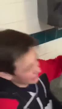 Dünyanın en acı biberini yiyen acılı çocuk