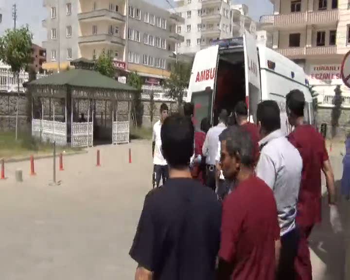 Öğrenci servisi devrildi 16 öğrenci yaralandı