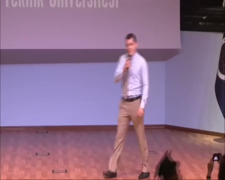 Mezuniyet töreninde evlilik teklifi etti