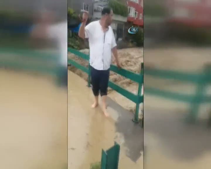 Sel felaketi kamerada