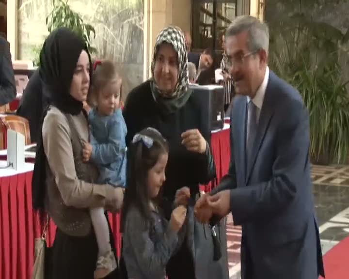 Meclise torunlarıyla geldi