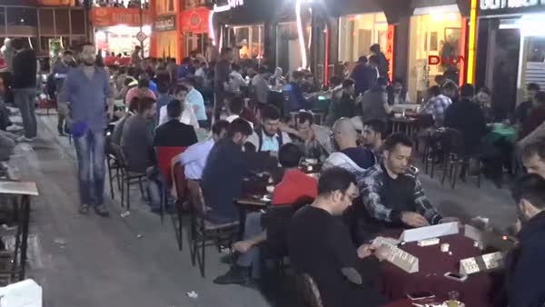 Sivas'ta kahvehaneler yola taştı