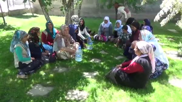 Yüksekovalı kadınlardan belediyeye su protestosu