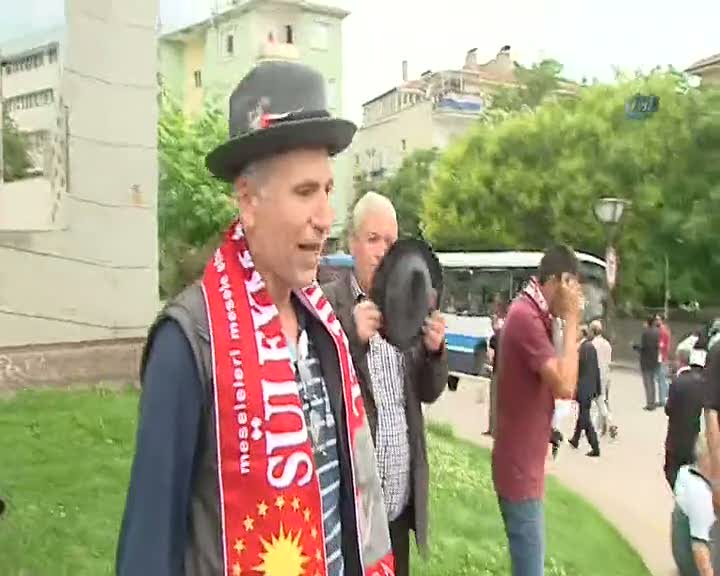 Demirel'in cenazesinde şapka satıldı
