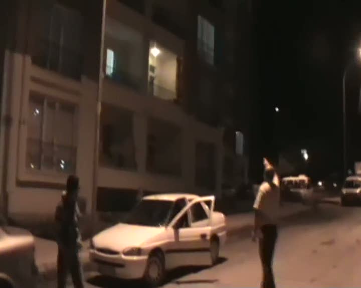 Kadın evi sokağa döktü