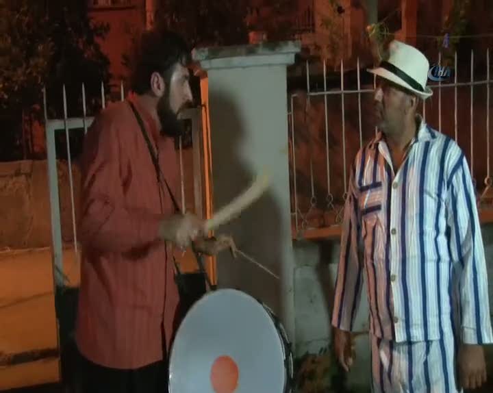 Adana'da ramazan davulunu 'Recep İvedik' çalıyor