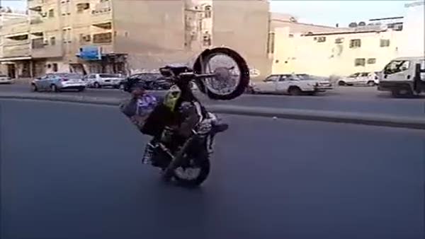 Çılgın motosiklet sürücüsü