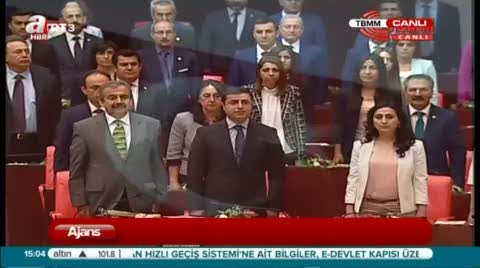 HDP'li vekiller İstiklal Marşı'nı okumadı