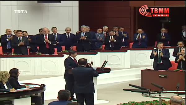 Başbakan Davutoğlu yemin etti