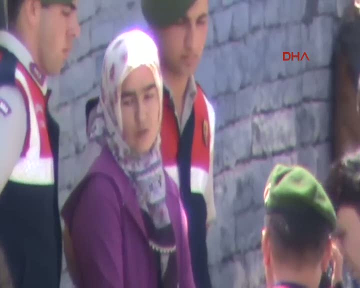 Tecavüzcüsünün başını kesen kadına ömür boyu hapis cezası