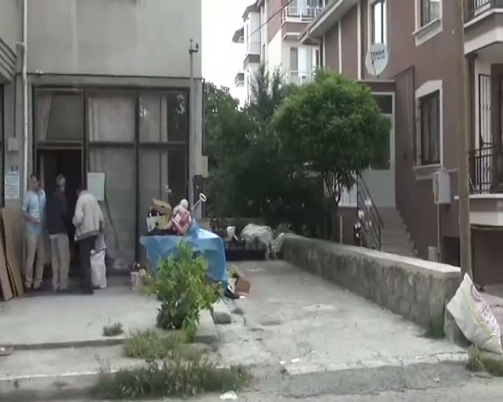 Otomobiliyle geri geri giderken 2 yaşındaki kızını ezdi
