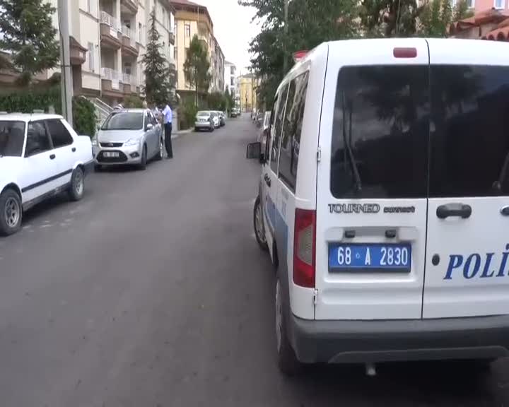 Otomobilini park eden avukatın çantası çalındı