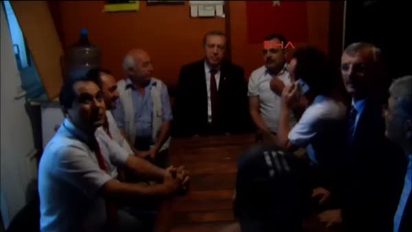 Cumhurbaşkanı Erdoğan, Tarabya'da taksi durağı ziyaret etti