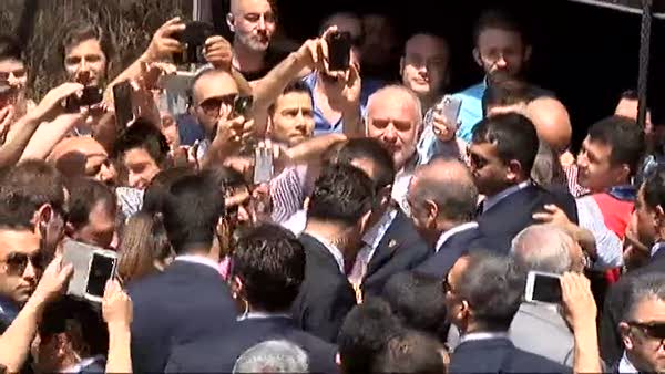 Cumhurbaşkanı Erdoğan Cuma namazını Hz. Ebubekir Camii’nde kıldı