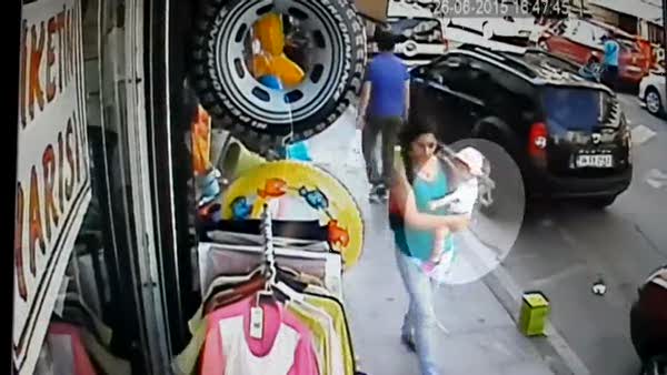 Bebeğin yaralandığı silahlı saldırı kamerada