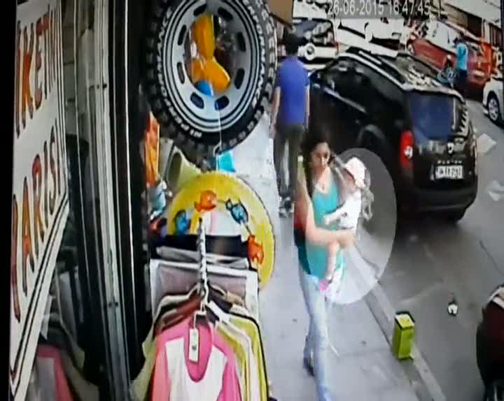Bebeğin yaralandığı silahlı saldırı kamerada
