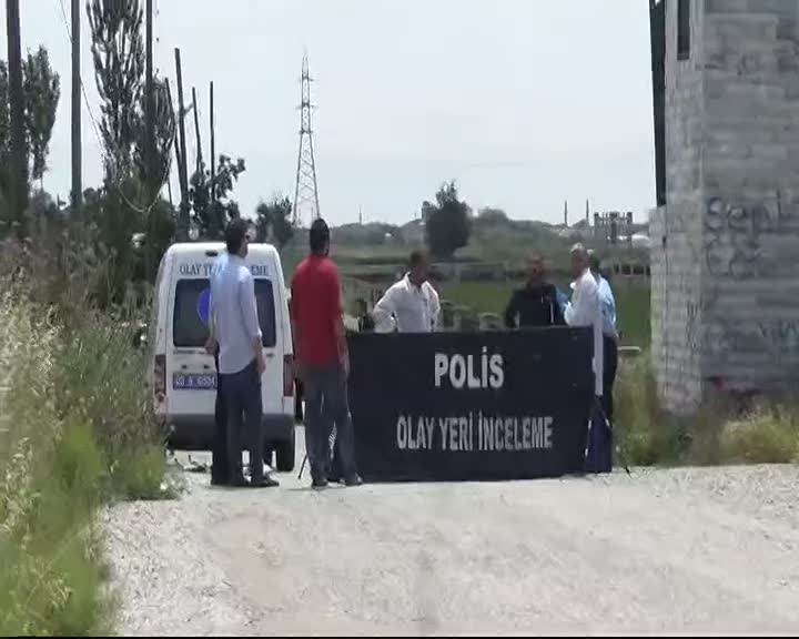 Ceset çıkartılırken evden sandalye getirip izlediler