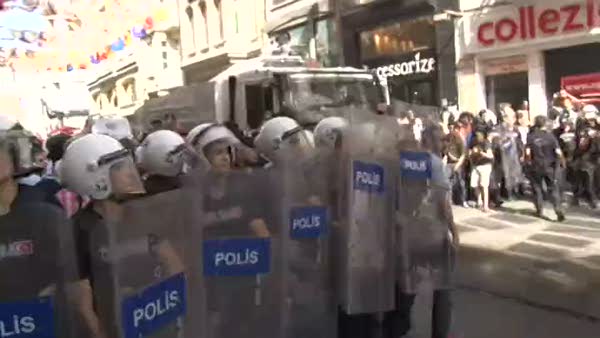 Taksim'de LGBT yürüyüşüne çevik kuvvetli önlem