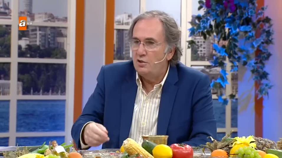 Zahide Yetiş canlı yayında orucunu unutup keçi boynuzu yedi