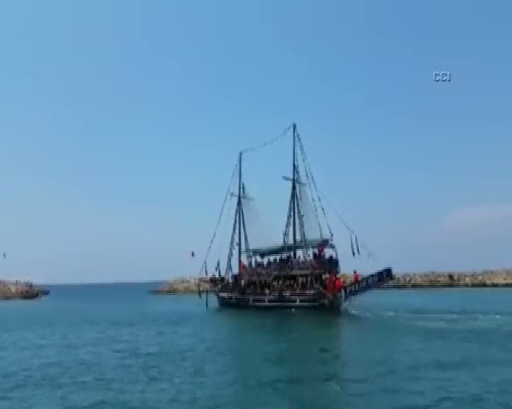 Antalya'da 300'den fazla mülteci yakalandı