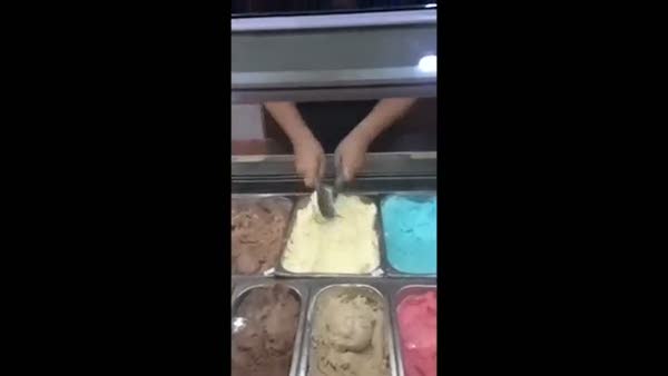Dondurmacıdan farklı gösteri